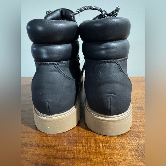 Universal Threads Boots - Picture 5 of 9